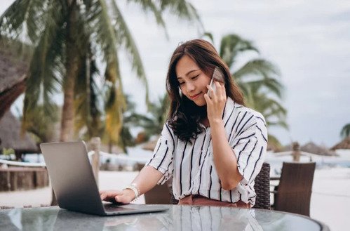 4 Ways to Make Money Online While Traveling